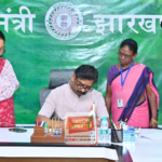 राज्यपाल संतोष गंगवार ने भरा मतदाता गणना प्रपत्र, विशेष पुनरीक्षण अभियान में की भागीदारी | Governor Santosh Gangwar Participates in Voter List Revision, Submits Enumeration Form