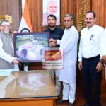 राँची में अतिक्रमण पर निगम की बड़ी कार्रवाई, अवैध गैरेज और मीट दुकानें हटाई गईं | Ranchi Civic Body Removes Illegal Garages and Meat Shops in Anti-Encroachment Drive