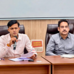 राँची समाहरणालय में करमा पूर्व संध्या की धूम, DC मंजूनाथ भजन्त्री ने बजाया मांदर; पारंपरिक गीत-नृत्य से सजा समारोह | Karma Eve Celebrated at Ranchi Collectorate, DC Manjunath Bhajantri Plays Mandar Amid Traditional Songs and Dance